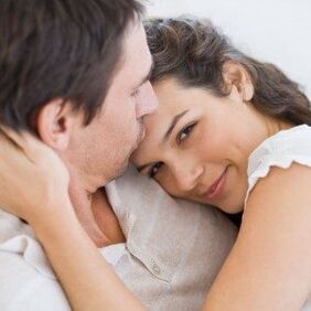 жена с мъж с гел за уголемяване на пениса