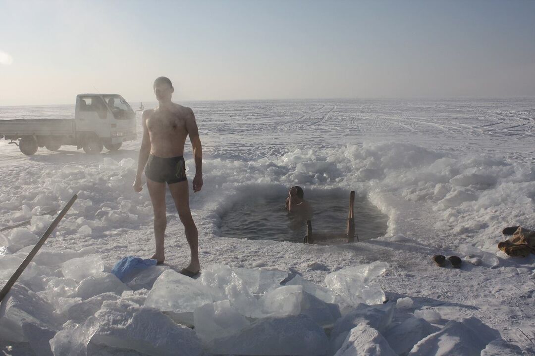 Човекът е в студа